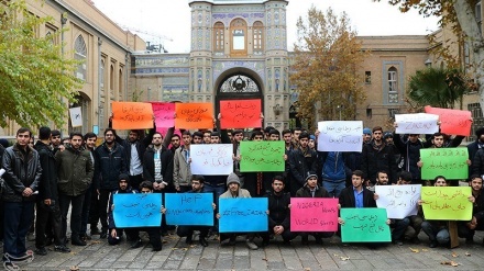 آیت اللہ زکزکی کی حمایت میں تہرانی طلبا کا احتجاج ۔ تصاویر