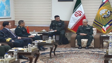 Çin ordusunun rəsmisi general Baqeri ilə görüşüb