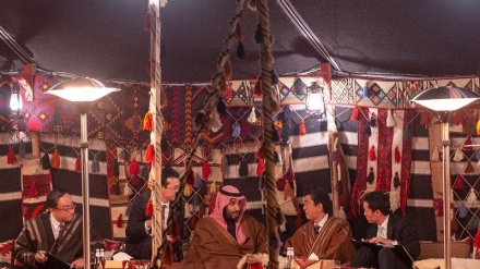 Japanski premijer u arapskom šatoru