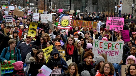 امریکہ کے مختلف شہروں میں ٹرمپ کے خلاف خواتین کے مظاہرے 