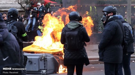 پیرس کی سڑکوں پر ہنگامہ آرائی، 100 سے زائد افراد گرفتار