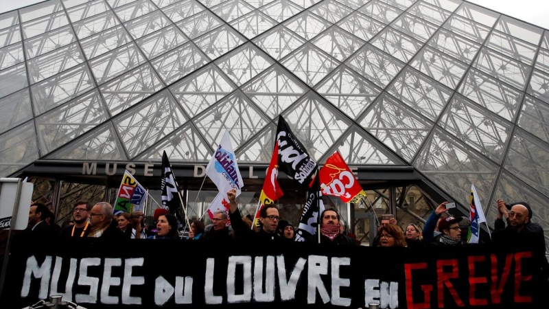 Entîqexana Louvre a Parîsê ji ber grevê hat girêdanê