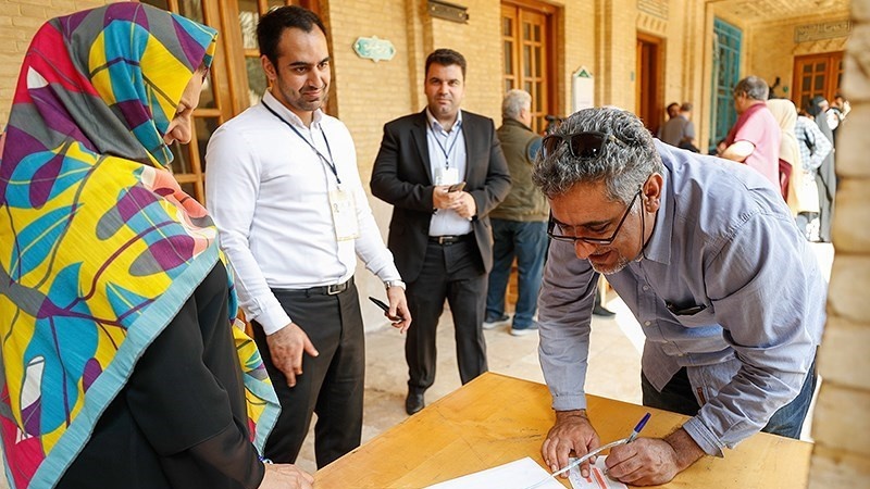 Prebrojavanje glasova parlamentarnih izbora u Iranu – reformisti na gubitku