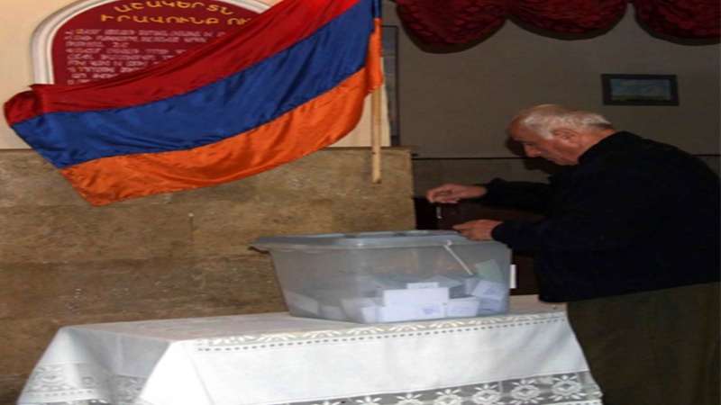 Ermənistan əsas qanununun islahı üzrə referendum boykot edilib
