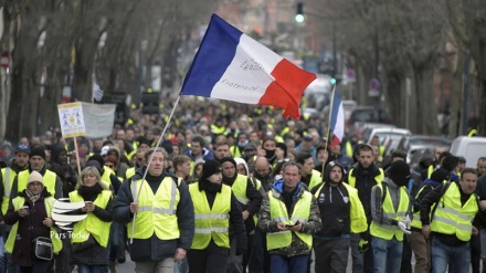 فرانس، کورونا کا خوف اور پولیس کا تشدد بھی مظاہرین کو نہ روک سکا