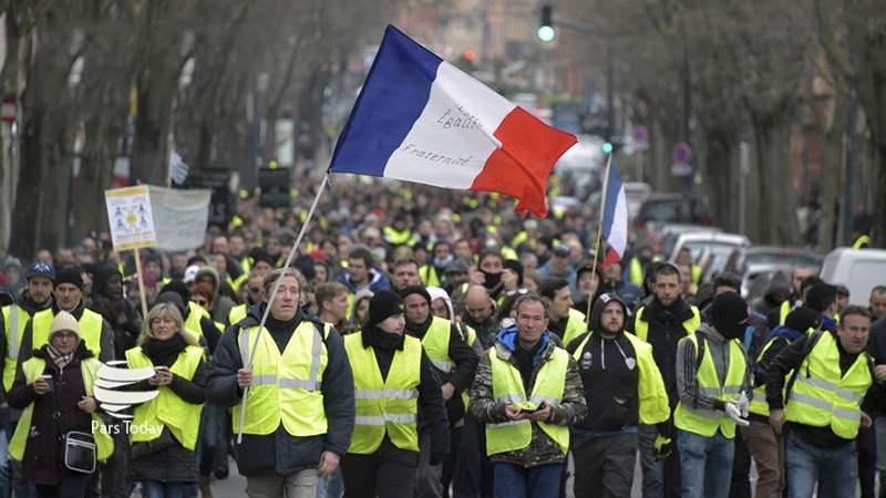 فرانس، کورونا کا خوف اور پولیس کا تشدد بھی مظاہرین کو نہ روک سکا