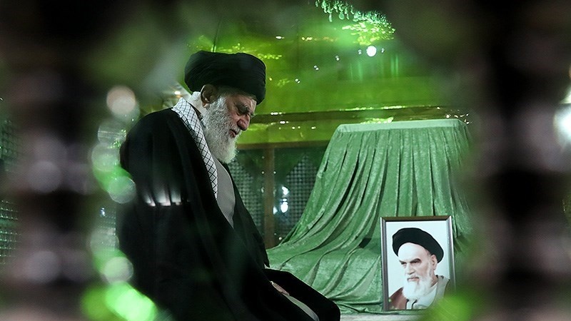 رہبرانقلاب اسلامی کی امام خمینی (رح) اور شہداء کے مزار پر حاضری