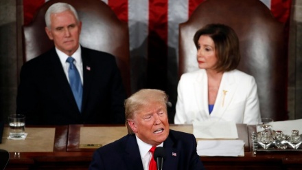 Trump se obratio naciji, Pelosi mu pocijepala govor