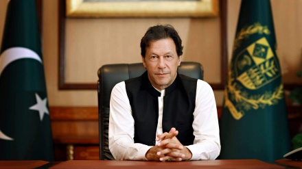 خواتین کی ترقی کے لئے مذہبی تعلیمات اور معاشرے کی اقدار مد نظر ہوں: عمران خان