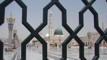 آجکل مسجد النبی (ص) بھی سنسان ہے ۔ تصاویر