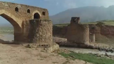 بەشێک لە بەڵگە فیلمی ئێران