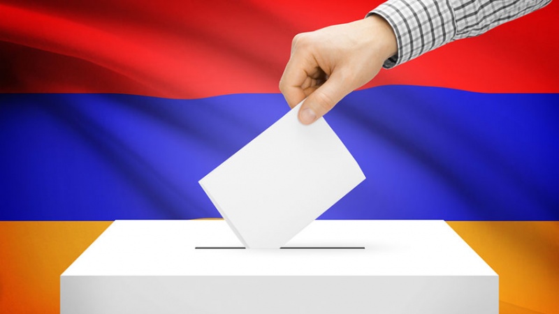 Yerevan əsas qanuna düzəliş üzrə referendum üçün geniş təbliğata başlayıb
