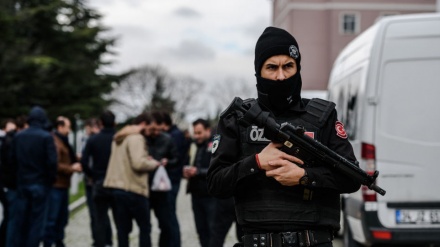 کورونا کو روکنے کے لئے ترک پولیس کی فائرنگ ۔ ویڈیو