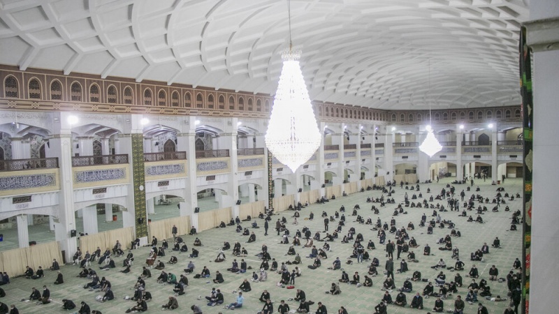 شب قدر میں ایران کی فضاؤں میں  دعا و مناجات کی گونج