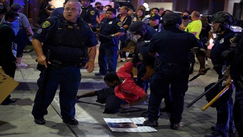 KİV: Los-Ancelesdə kütləvi aksiyalarda 2,6 mindən çox etirazçı saxlanılıb