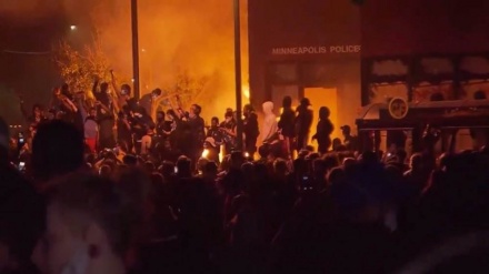 ABŞ-da qaradərililərə qarşı polis zorakılığına etirazlar yenidən alovlandı + Video