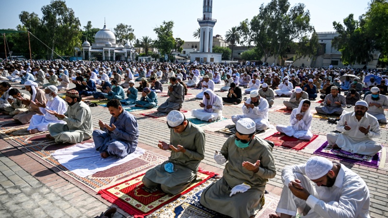 پاکستان میں احتیاطی تدابیر کے ساتھ نمازِ عید کے اجتماعات 