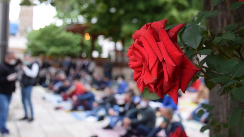 Vjernici klanjali Bajram-namaz u Begovoj džamiji u Sarajevu