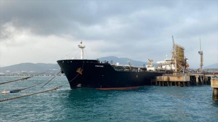 Yekem keştiya petrolê ya Îranê ya bi navê 