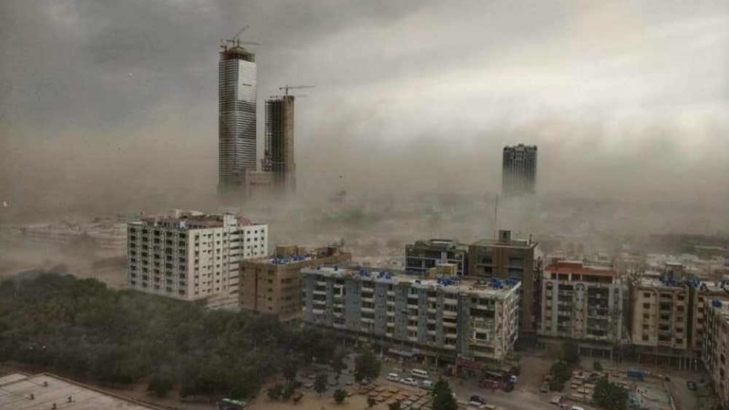 کراچی میں آندھی طوفان, تباہی کے ساتھ بجلی نظام متاثر 