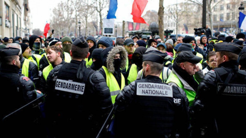 Fransada tibb işçilərinin etiraz aksiyasında iğtişaş baş verib