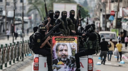 اپنے محبوب کمانڈر کی یاد میں فلسطینی جوانوں کی پریڈ