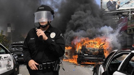 Na protestima u Americi policija gumenim metkom u glavu upucala novinarku