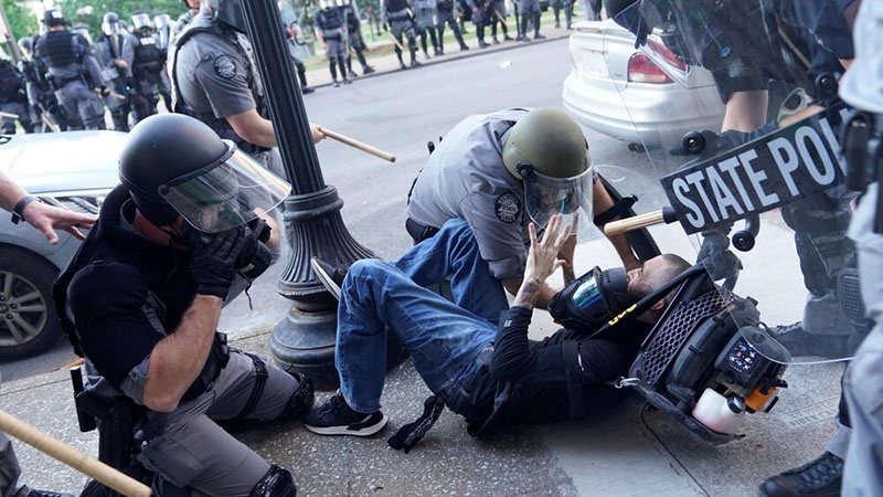 Broj uhapšenih u demonstracijama u SAD prešao 10 000