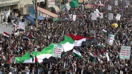سعودی جارحیت کے خلاف یمنی عوام کا مظاہرہ   
