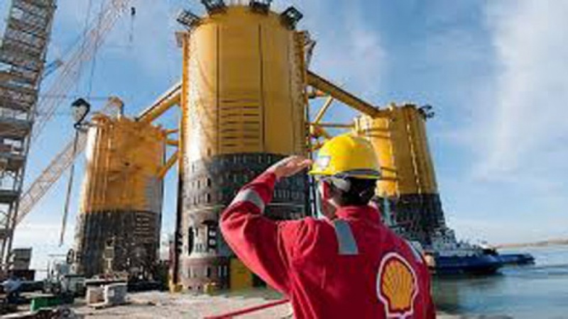 “Shell” neft şirkəti bir neçə xarici əməkdaşını Qazaxıstandan təxliyə edəcək