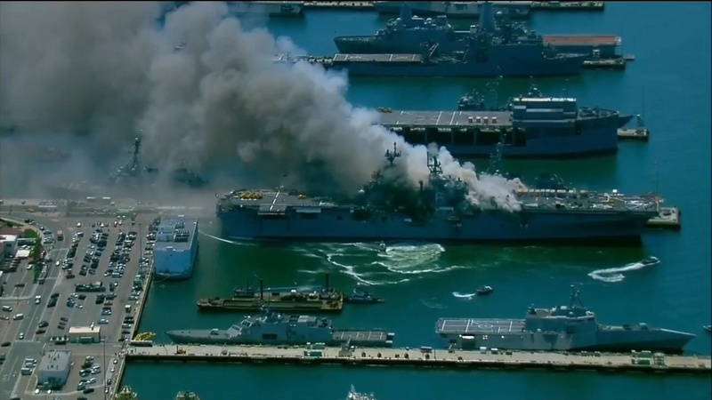 امریکی بحری بیڑے میں دھماکہ اور آتشزدگی، 21 زخمی