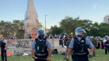 Çikaqoda etiraz aksiyası zamanı 18 polis əməkdaşı xəsarət alıb