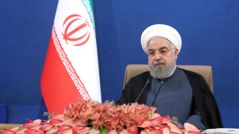 دشمن نے پابندیاں بھی لگائیں، مذاکرات کی درخواست بھی کی: صدر روحانی