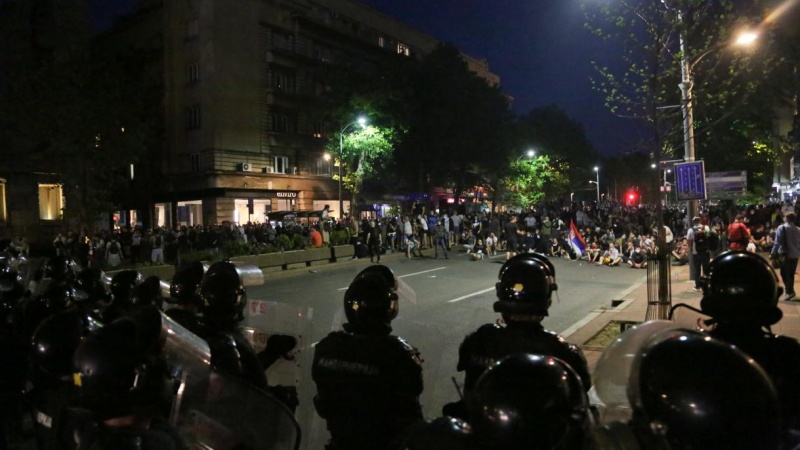 Demonstranti pred Skupštionom u Beogradu