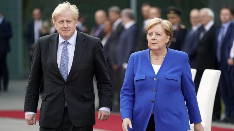 Boris Conson və Angela Merkel ilhaq planı haqda narahatlıq ifadə ediblər