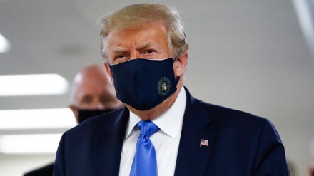 امریکی صدر ٹرمپ نے ہتھیار ڈال دیئ‏ے، ماسک لگانا شروع کر دیا