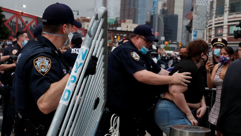 امریکہ میں نسل پرستی کے خلاف احتجاج، 4 پولیس اہلکار زخمی