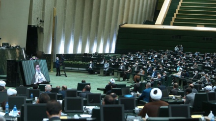 Rêberê Înqilaba Îslamî: Dijminan tevî ambargoyan nekarîn bigihêjin hedefên xwe yên li dijî Îranê 