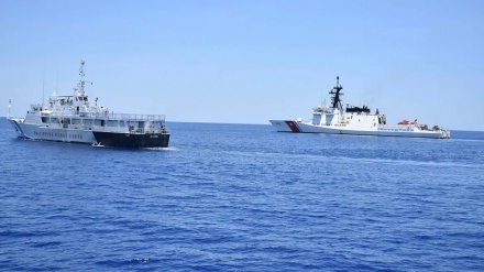 چین نے امریکی بحری جہاز کو مار بھگایا 