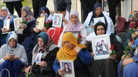 Türkiyədə oğurlanmış insanların ailələrinin oturaq aksiyası davam edir