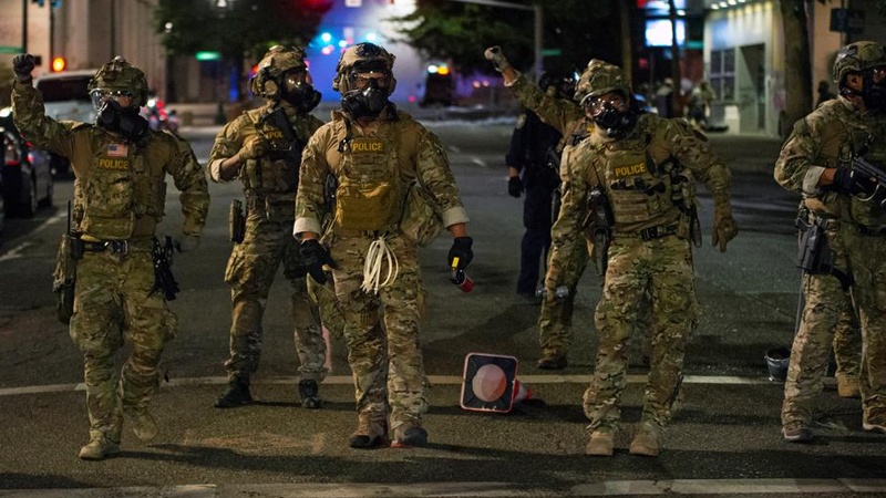 مظاہرے جاری رہنے تک فیڈرل پولیس پورٹ لینڈ میں باقی رہے گی: امریکی وزیر