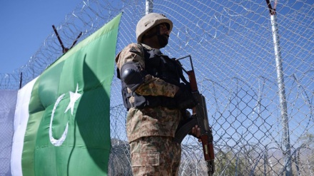 افغانستان و پاکستان کے فوجیوں کے درمیان سرحدی جھڑپیں