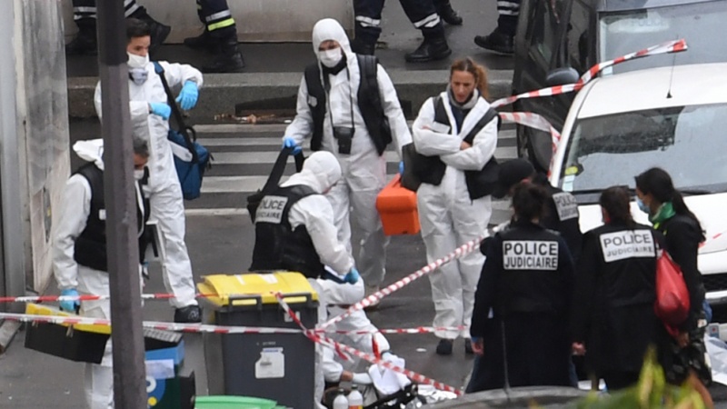 چارلی ہیبدو کے سابقہ دفتر کے قریب چاقو حملہ، دہشتگردی ہے : فرانس