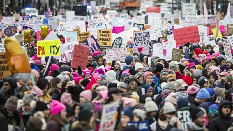 امریکی خواتین ٹرمپ کے خلاف سڑکوں پر نکل آئیں 