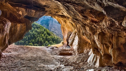 گیلان میں قدیم غار دربند رشی 