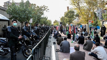 مرجعیت کی شان میں گستاخی کے خلاف فرانسیسی سفارت خانے کے سامنے مظاہرہ
