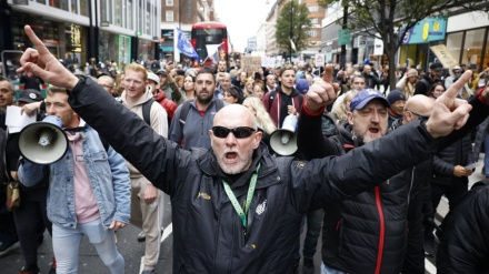 Londonda koronavirus məhdudiyyətlərinə qarşı aksiya