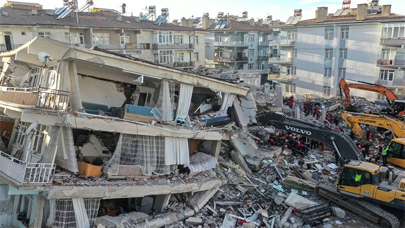 ترکی، ہلاکت خیز زلزلے کے 2 روز بعد بھی ملبے سےلاشوں کو نکالنے کا سلسلہ جاری