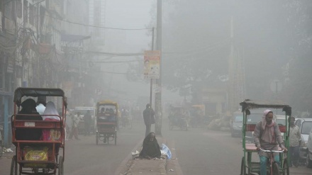 ہندوستان کے دارالحکومت دہلی میں فضائی آلودگی  پھرعروج پر،عوام کا جینا دو بھر ہوگیا