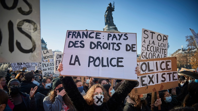 نسل پرستی کے خلاف فرانس میں مظاہرہ